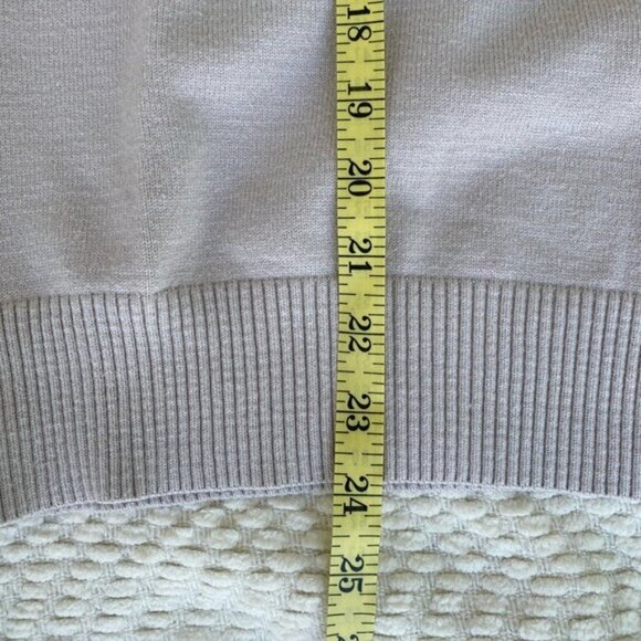 Pale Gray Crew Neck Women's Knit Sweater Size Medium - Picture 9 of 9